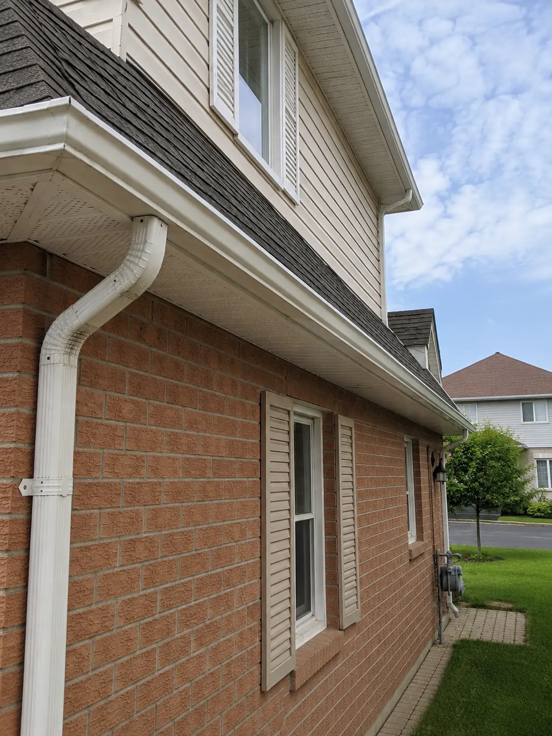 Eavestrough run straightened and re-sloped after repair