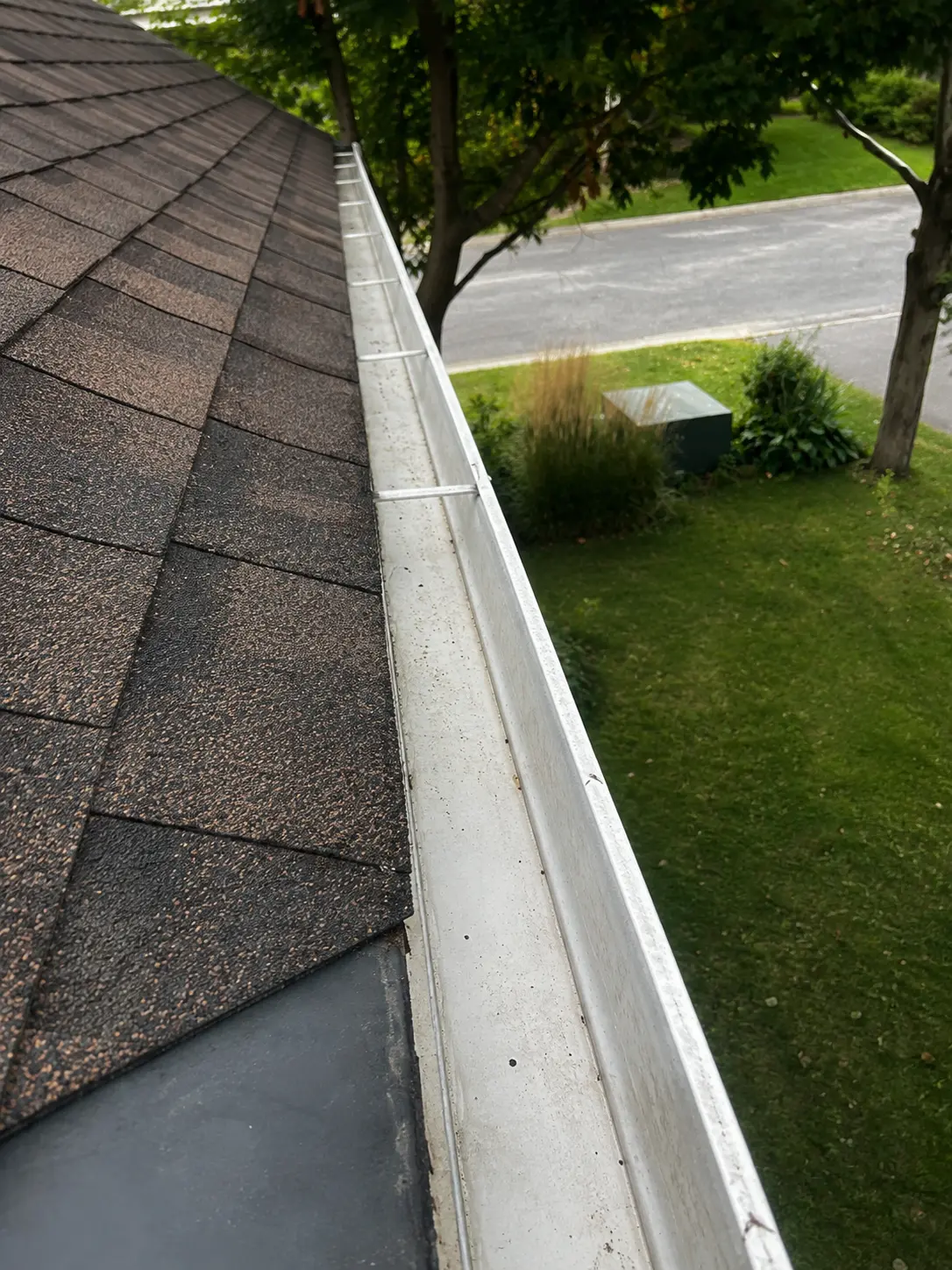 Eavestrough after cleaning